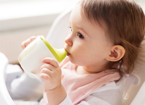 Should your toddler use a sippy cup? - Today's Parent